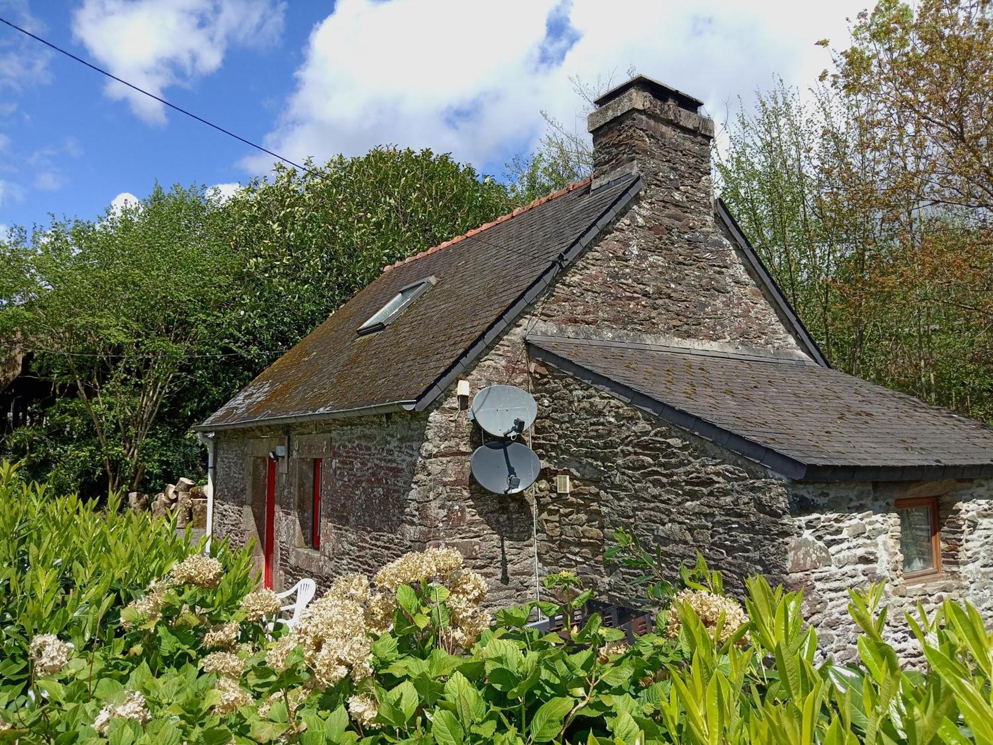 Character Breton Cottage Carhaix-Plouguer Exterior photo