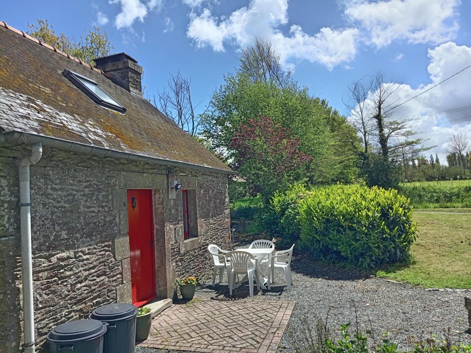 Character Breton Cottage Carhaix-Plouguer Exterior photo